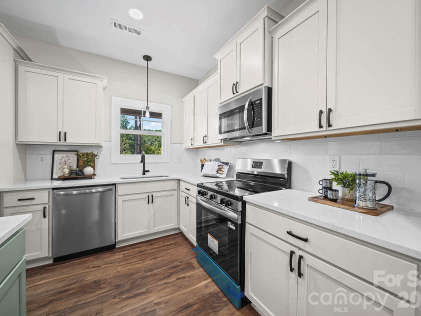 224 Plantation Way, Mount Gilead, NC 27306.  MLS# CAR4402494, YatesRealty ID 37097. Kitchen