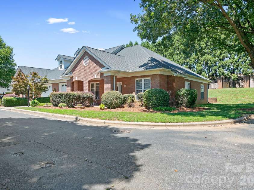 215 Knops Nob Road, Mooresville, NC 28115.  MLS# CAR4402529, YatesRealty ID 37098. End of cul de sac and conveniently located by guest parking