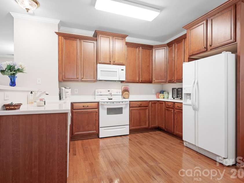 215 Knops Nob Road, Mooresville, NC 28115.  MLS# CAR4402529, YatesRealty ID 37098. Kitchen