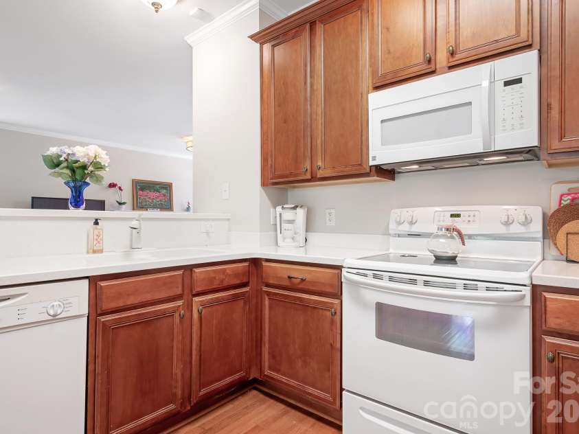 215 Knops Nob Road, Mooresville, NC 28115.  MLS# CAR4402529, YatesRealty ID 37098. Kitchen