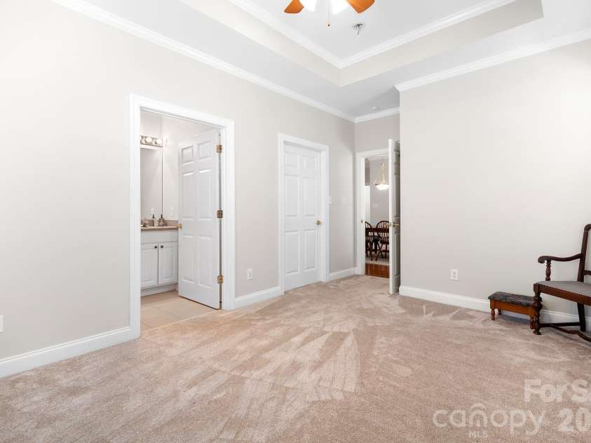 215 Knops Nob Road, Mooresville, NC 28115.  MLS# CAR4402529, YatesRealty ID 37098. Primary with adjoining full bath and walk in closet
