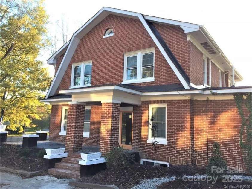 715 Marion Street, Shelby, NC 28150.  MLS# CAR4315155, YatesRealty ID 371. 