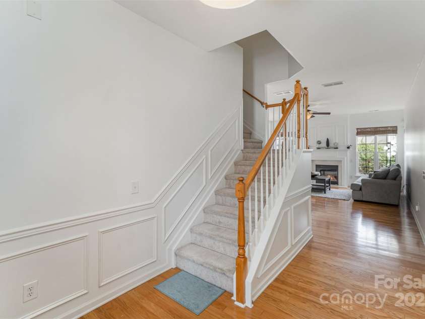10015 Garrison Watch Avenue, Charlotte, NC 28277.  MLS# CAR4239226, YatesRealty ID 3710. Entryway
