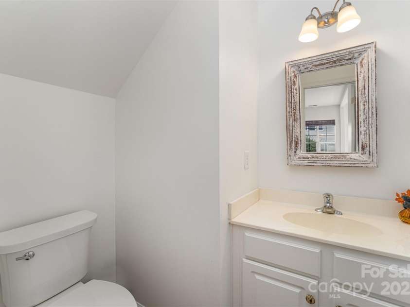 10015 Garrison Watch Avenue, Charlotte, NC 28277.  MLS# CAR4239226, YatesRealty ID 3710. Half bath