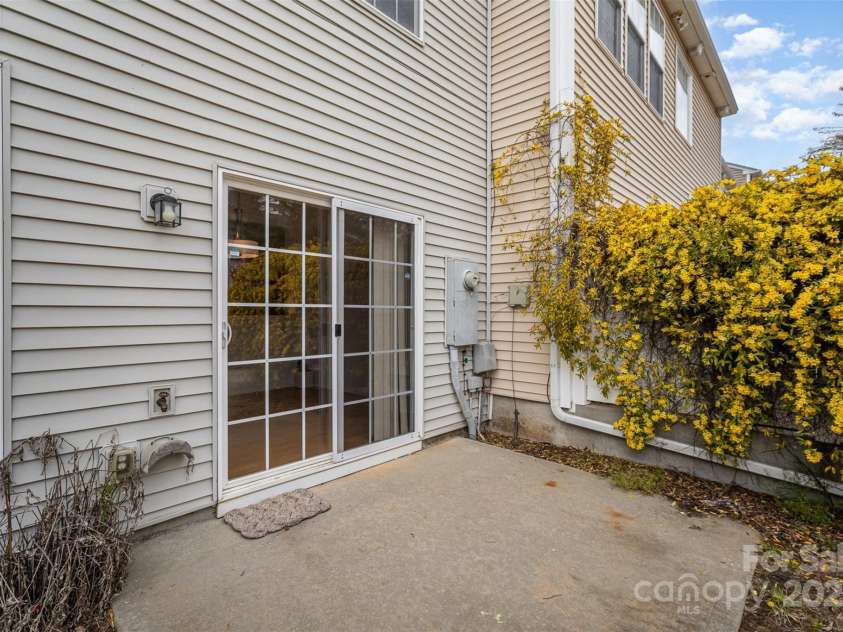 10015 Garrison Watch Avenue, Charlotte, NC 28277.  MLS# CAR4239226, YatesRealty ID 3710. Outdoor patio