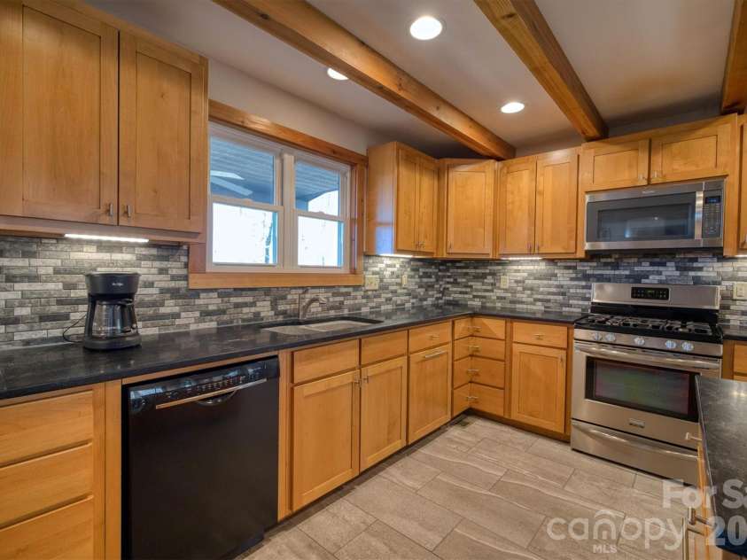 2262 Grandview Peaks Drive, Nebo, NC 28761.  MLS# CAR4355618, YatesRealty ID 3710. 