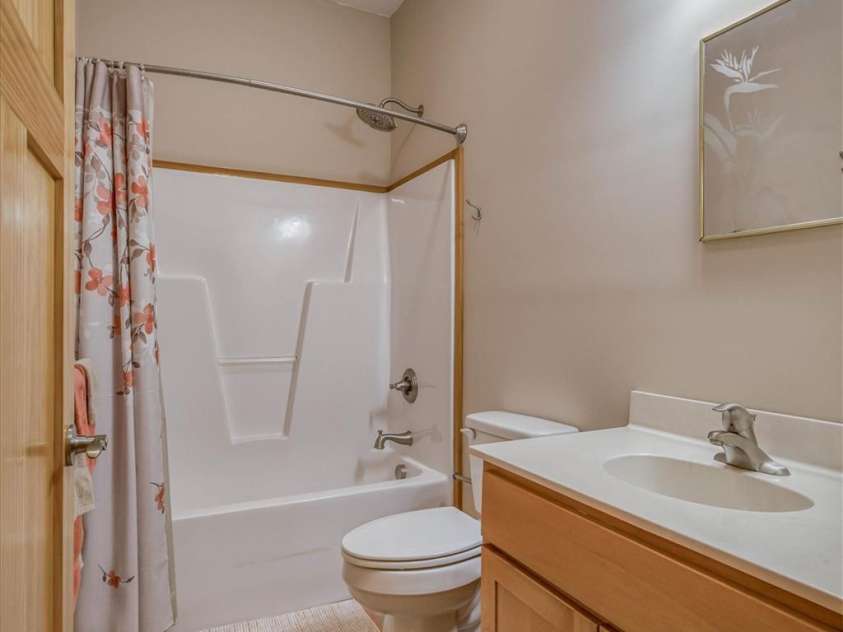 2262 Grandview Peaks Drive, Nebo, NC 28761.  MLS# CAR4355618, YatesRealty ID 3710. Full Bathroom in Basement