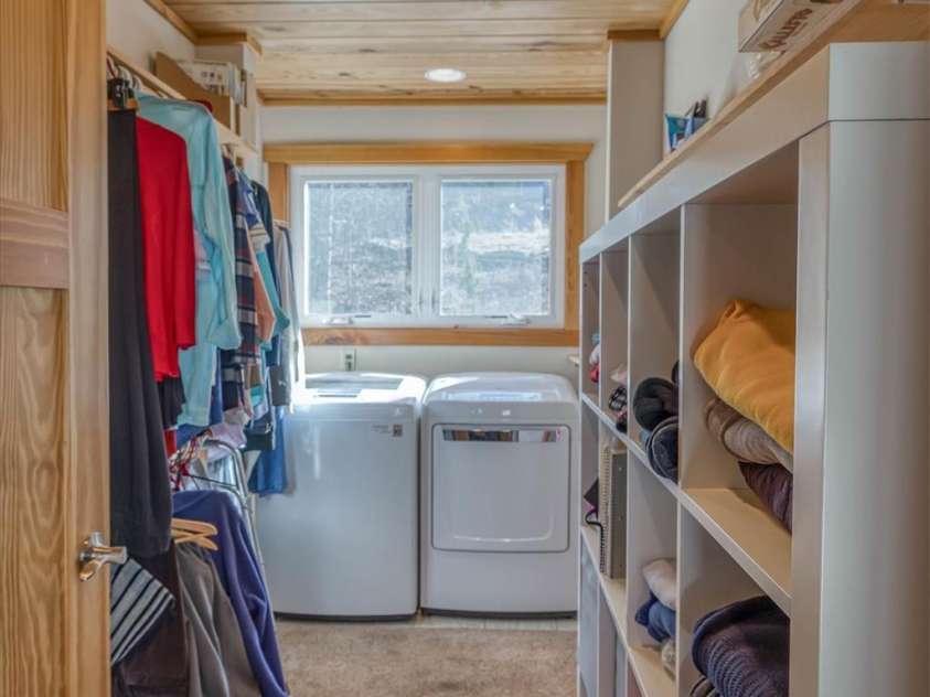 2262 Grandview Peaks Drive, Nebo, NC 28761.  MLS# CAR4355618, YatesRealty ID 3710. Walk-in Closet & Laundry