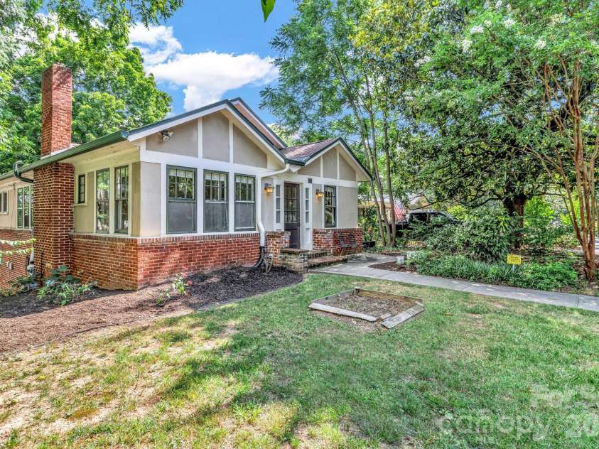 22 Fenner Avenue, Asheville, NC 28804.  MLS# CAR4403317, YatesRealty ID 37100. 