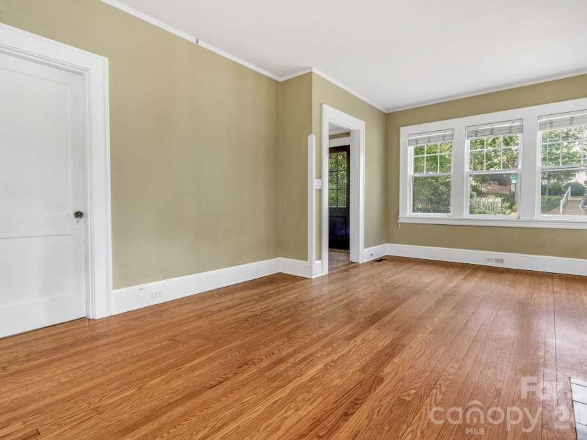 22 Fenner Avenue, Asheville, NC 28804.  MLS# CAR4403317, YatesRealty ID 37100. 