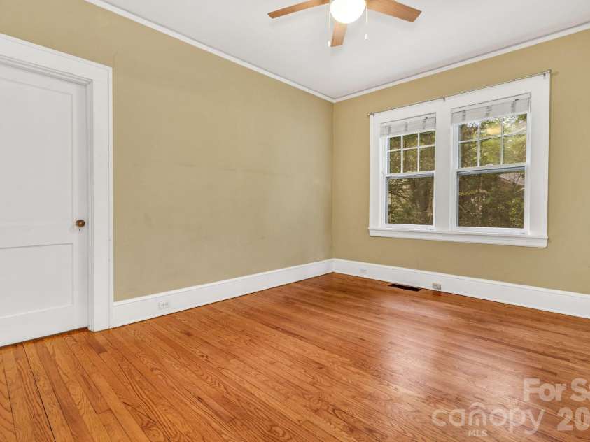 22 Fenner Avenue, Asheville, NC 28804.  MLS# CAR4403317, YatesRealty ID 37100. 