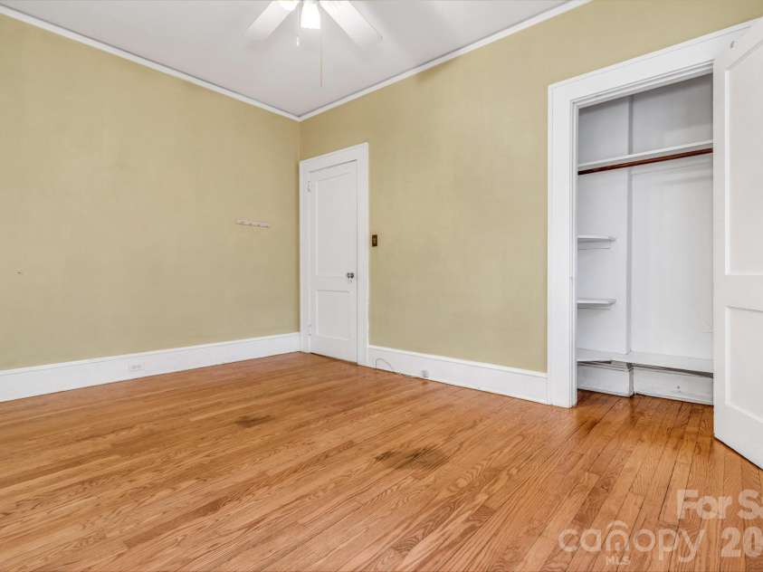 22 Fenner Avenue, Asheville, NC 28804.  MLS# CAR4403317, YatesRealty ID 37100. 