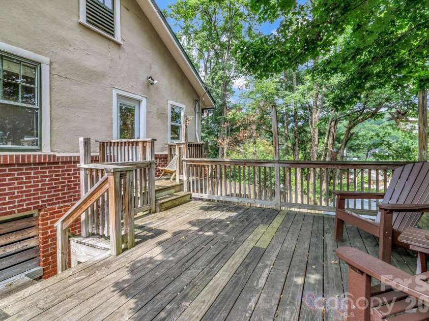 22 Fenner Avenue, Asheville, NC 28804.  MLS# CAR4403317, YatesRealty ID 37100. 