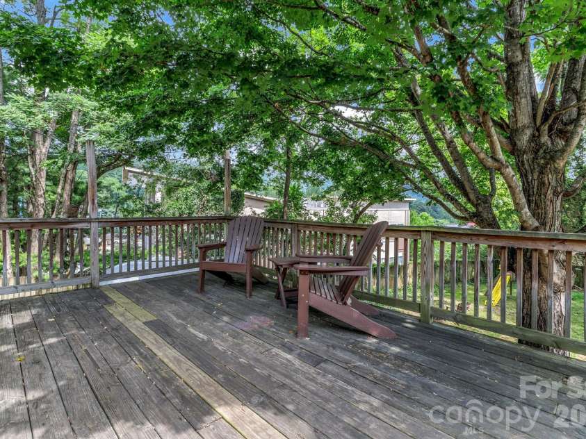 22 Fenner Avenue, Asheville, NC 28804.  MLS# CAR4403317, YatesRealty ID 37100. 