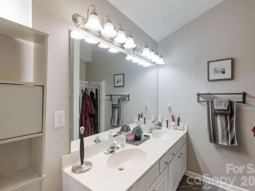 5782 Dove Point Drive, Concord, NC 28025.  MLS# CAR4402560, YatesRealty ID 37101. 