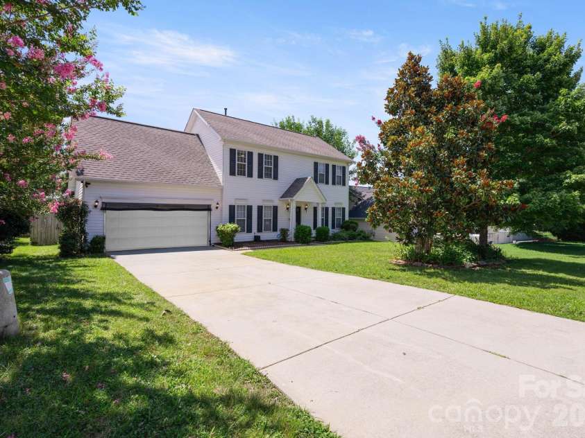 5782 Dove Point Drive, Concord, NC 28025.  MLS# CAR4402560, YatesRealty ID 37101. 