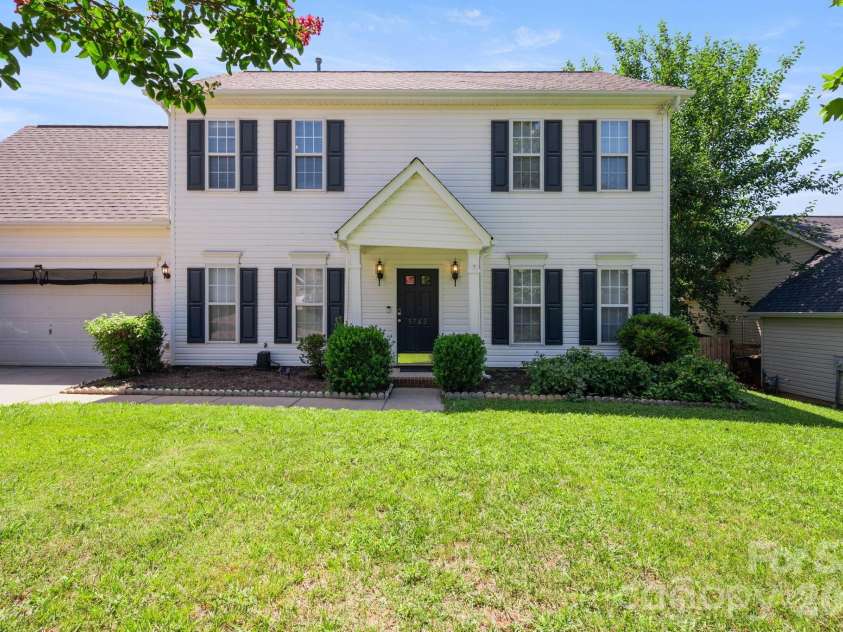 5782 Dove Point Drive, Concord, NC 28025.  MLS# CAR4402560, YatesRealty ID 37101. 