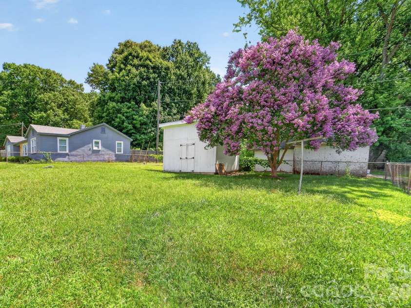 4723 Northaven Drive, Charlotte, NC 28206.  MLS# CAR4402019, YatesRealty ID 37103. 
