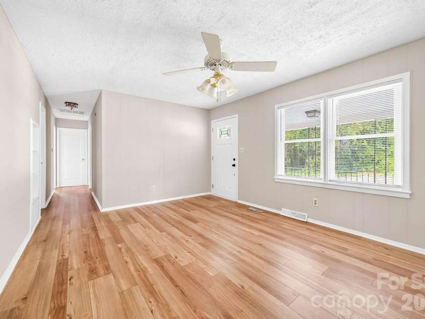 4723 Northaven Drive, Charlotte, NC 28206.  MLS# CAR4402019, YatesRealty ID 37103. 