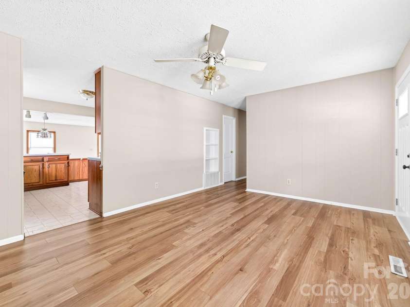 4723 Northaven Drive, Charlotte, NC 28206.  MLS# CAR4402019, YatesRealty ID 37103. 
