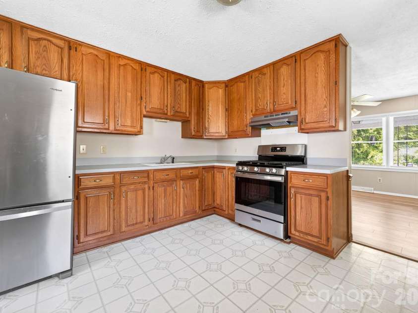 4723 Northaven Drive, Charlotte, NC 28206.  MLS# CAR4402019, YatesRealty ID 37103. 