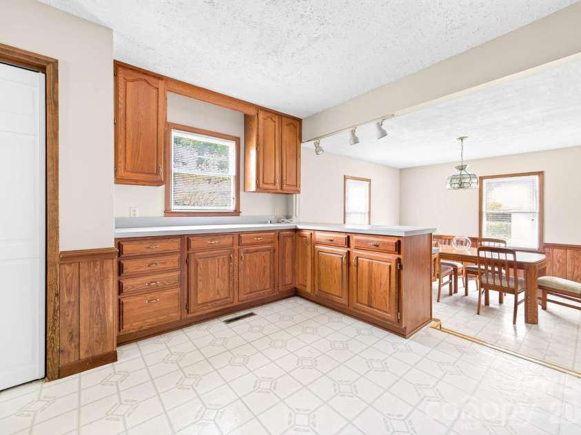 4723 Northaven Drive, Charlotte, NC 28206.  MLS# CAR4402019, YatesRealty ID 37103. 