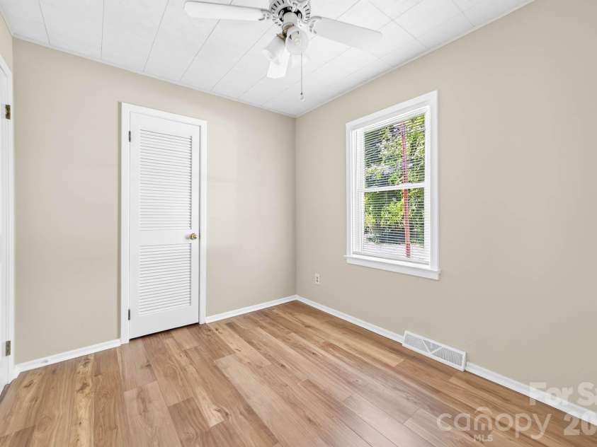 4723 Northaven Drive, Charlotte, NC 28206.  MLS# CAR4402019, YatesRealty ID 37103. Bedroom 2