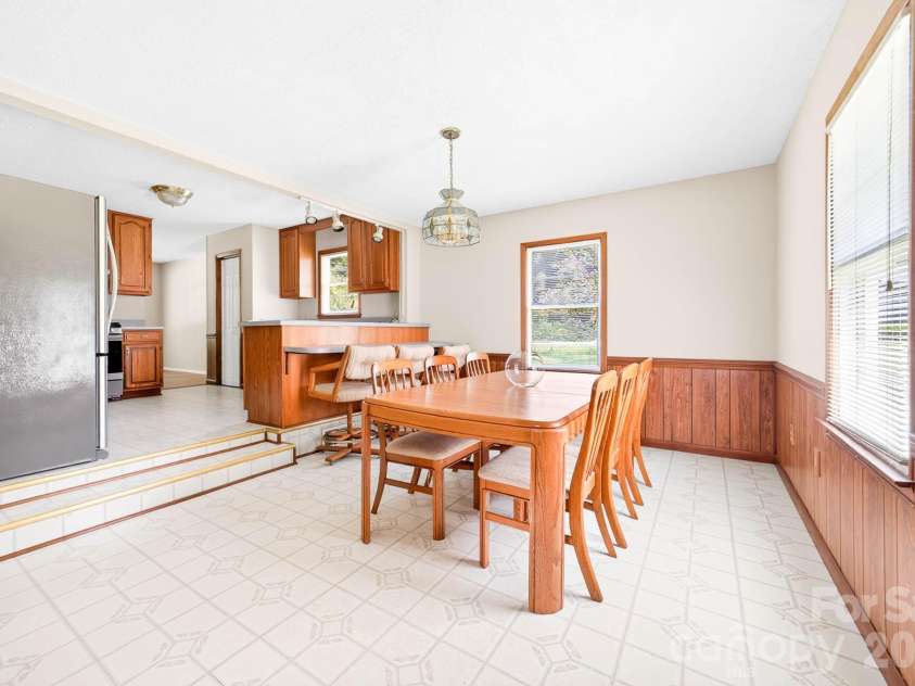 4723 Northaven Drive, Charlotte, NC 28206.  MLS# CAR4402019, YatesRealty ID 37103. Large dining room
