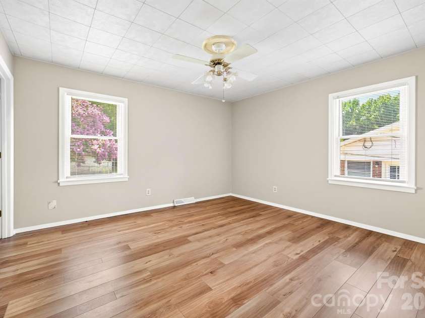 4723 Northaven Drive, Charlotte, NC 28206.  MLS# CAR4402019, YatesRealty ID 37103. Primary bedroom