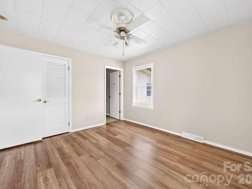 4723 Northaven Drive, Charlotte, NC 28206.  MLS# CAR4402019, YatesRealty ID 37103. Primary bedroom