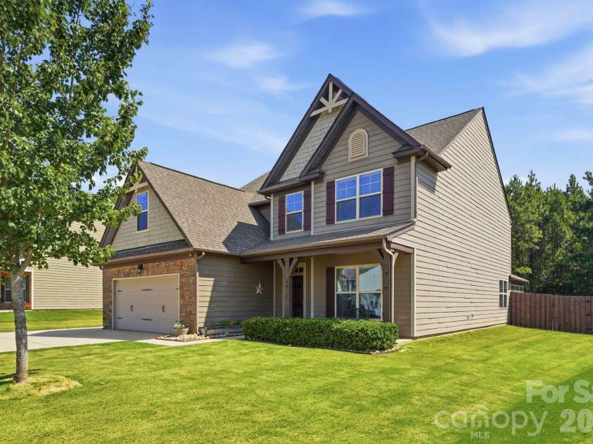 5917 Mcclintock Drive, Denver, NC 28037.  MLS# CAR4401009, YatesRealty ID 37105. 