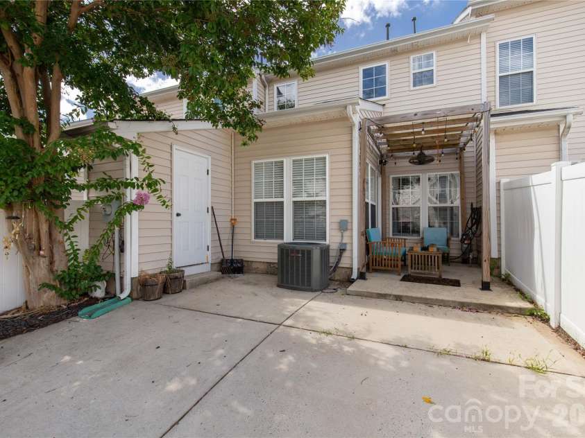 961 Coolsprings Lane, Rock Hill, SC 29730.  MLS# CAR4398107, YatesRealty ID 37106. 