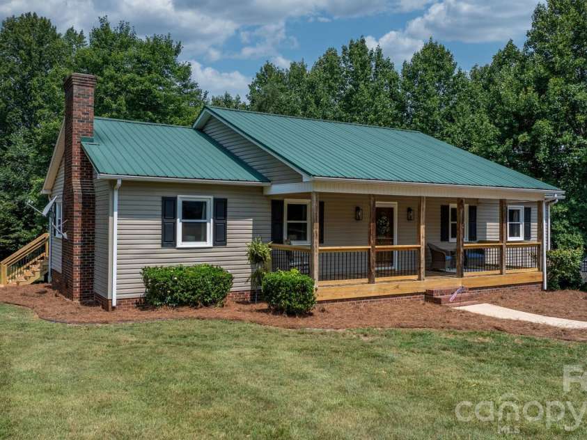 2990 Clarks Chapel Road, Lenoir, NC 28645.  MLS# CAR4388421, YatesRealty ID 37107. 
