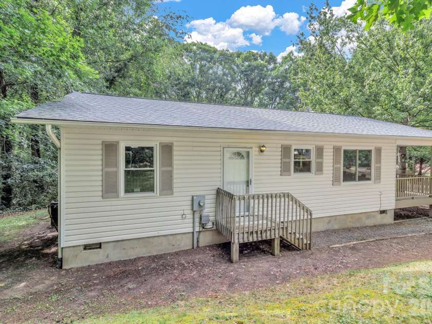 18 Mctindal Circle, Asheville, NC 28803.  MLS# CAR4399667, YatesRealty ID 37110. 