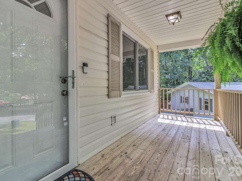 18 Mctindal Circle, Asheville, NC 28803.  MLS# CAR4399667, YatesRealty ID 37110. 
