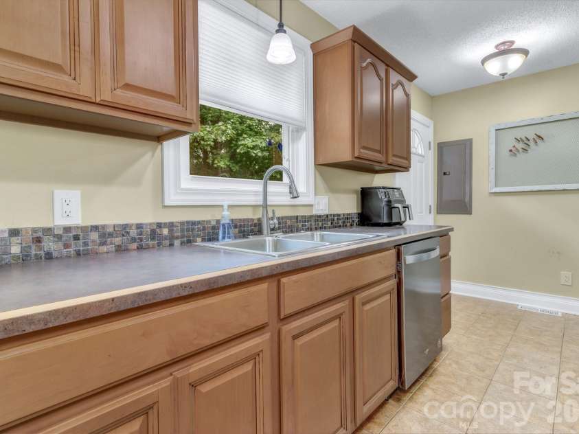 18 Mctindal Circle, Asheville, NC 28803.  MLS# CAR4399667, YatesRealty ID 37110. 