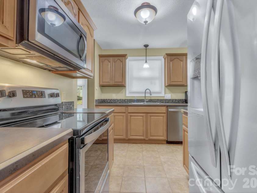 18 Mctindal Circle, Asheville, NC 28803.  MLS# CAR4399667, YatesRealty ID 37110. 