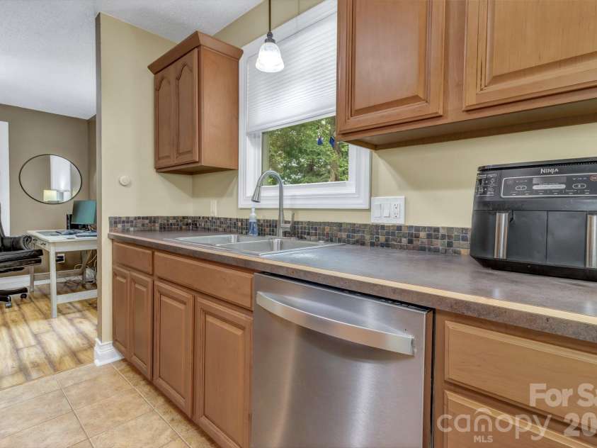 18 Mctindal Circle, Asheville, NC 28803.  MLS# CAR4399667, YatesRealty ID 37110. 