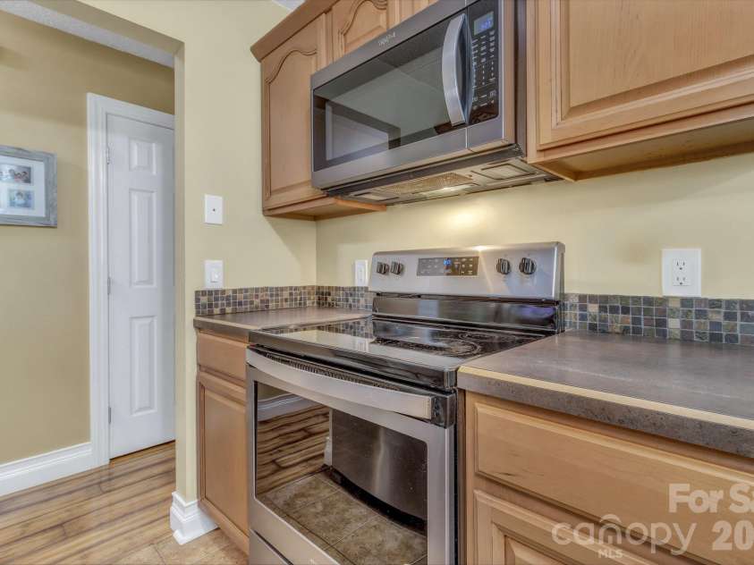 18 Mctindal Circle, Asheville, NC 28803.  MLS# CAR4399667, YatesRealty ID 37110. 