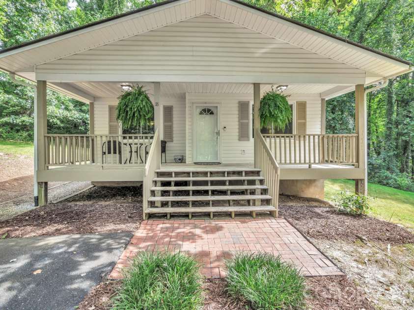 18 Mctindal Circle, Asheville, NC 28803.  MLS# CAR4399667, YatesRealty ID 37110. Well maIntained home