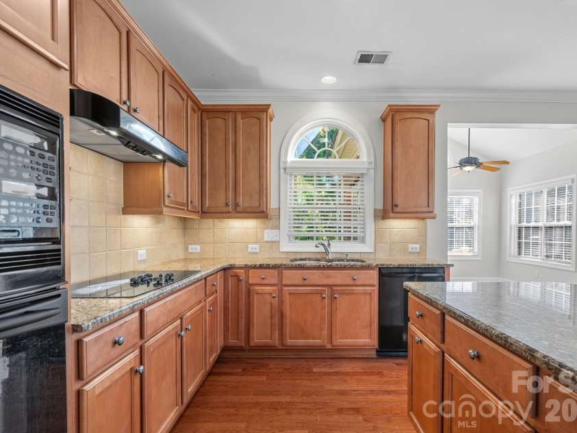 2305 Barrington Ridge Drive, Waxhaw, NC 28173.  MLS# CAR4394344, YatesRealty ID 37111. 