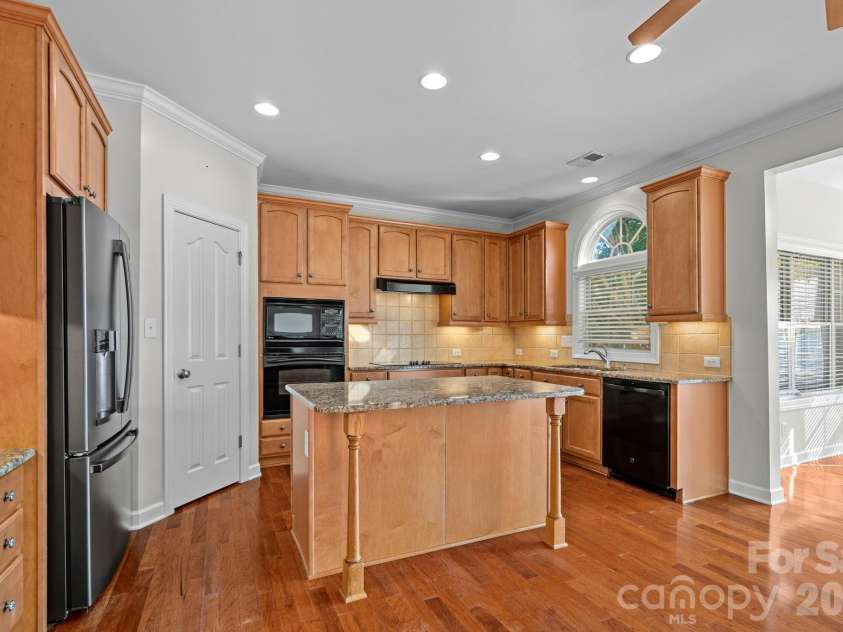 2305 Barrington Ridge Drive, Waxhaw, NC 28173.  MLS# CAR4394344, YatesRealty ID 37111. 