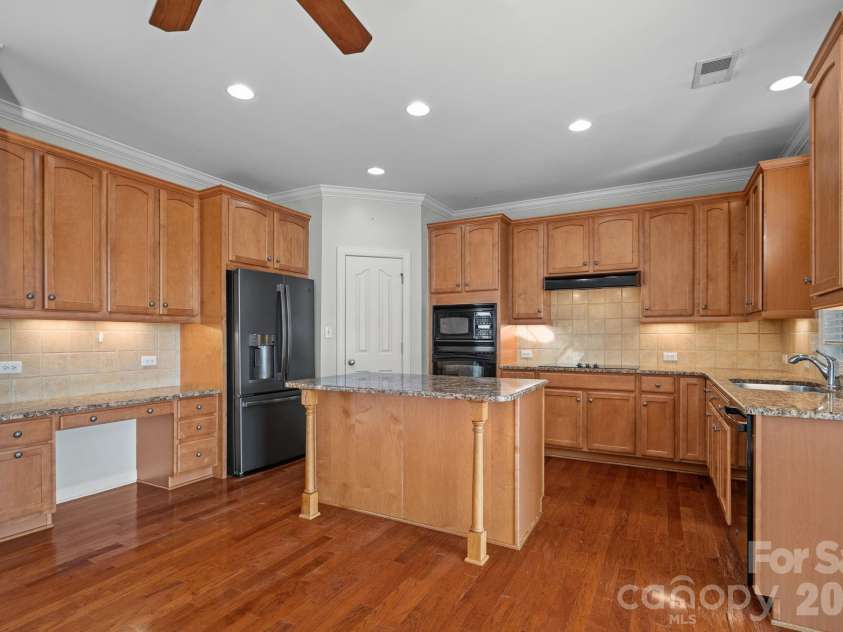 2305 Barrington Ridge Drive, Waxhaw, NC 28173.  MLS# CAR4394344, YatesRealty ID 37111. 