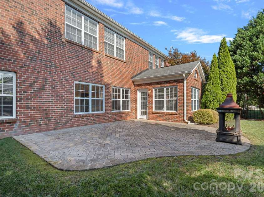 2305 Barrington Ridge Drive, Waxhaw, NC 28173.  MLS# CAR4394344, YatesRealty ID 37111. 
