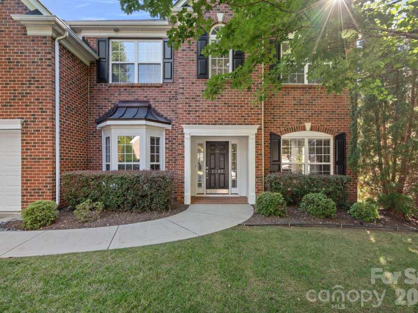 2305 Barrington Ridge Drive, Waxhaw, NC 28173.  MLS# CAR4394344, YatesRealty ID 37111. 