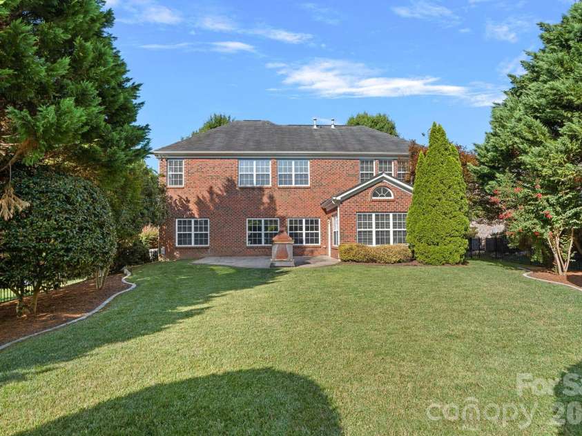 2305 Barrington Ridge Drive, Waxhaw, NC 28173.  MLS# CAR4394344, YatesRealty ID 37111. 