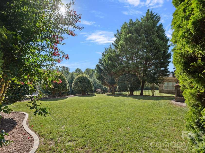 2305 Barrington Ridge Drive, Waxhaw, NC 28173.  MLS# CAR4394344, YatesRealty ID 37111. 
