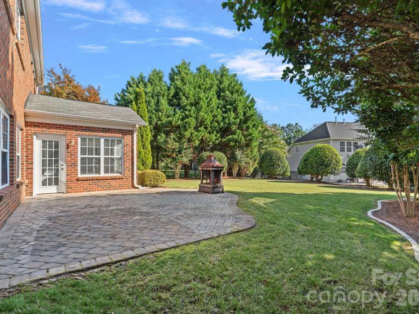 2305 Barrington Ridge Drive, Waxhaw, NC 28173.  MLS# CAR4394344, YatesRealty ID 37111. 