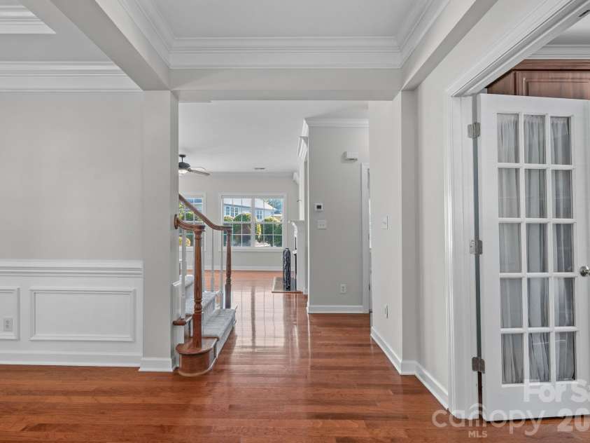 2305 Barrington Ridge Drive, Waxhaw, NC 28173.  MLS# CAR4394344, YatesRealty ID 37111. Foyer