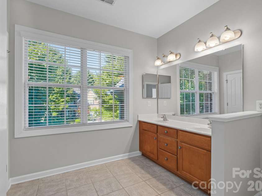 2305 Barrington Ridge Drive, Waxhaw, NC 28173.  MLS# CAR4394344, YatesRealty ID 37111. Hall Bath 2nd Level